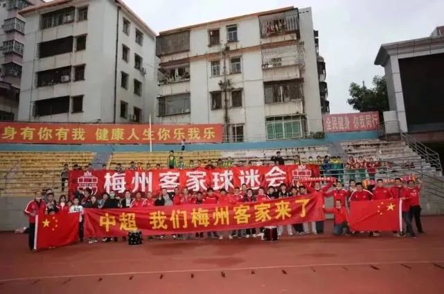 好妈妈：垂涎的父亲的女孩